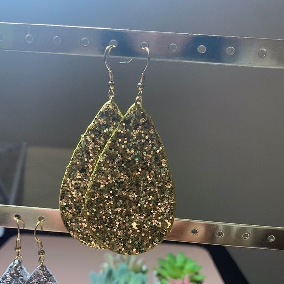SALE💚 any 3 for $18 💚
 Gold and Silver Glitter Teardrop Earring - Picture 2 of 4